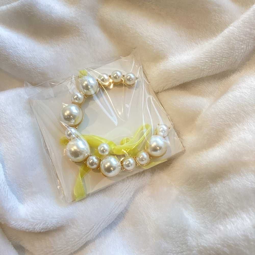 ‘C’ Anthropologie Pearl Monogram Ornament Letter C Gold Color - Picture 2 of 4